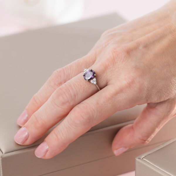 925 Sterling Silver Purple Cubic Zircoin Ring - Image 3