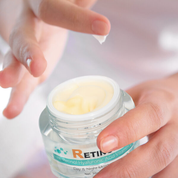 Facial Moisturizer with Retinol - Image 2